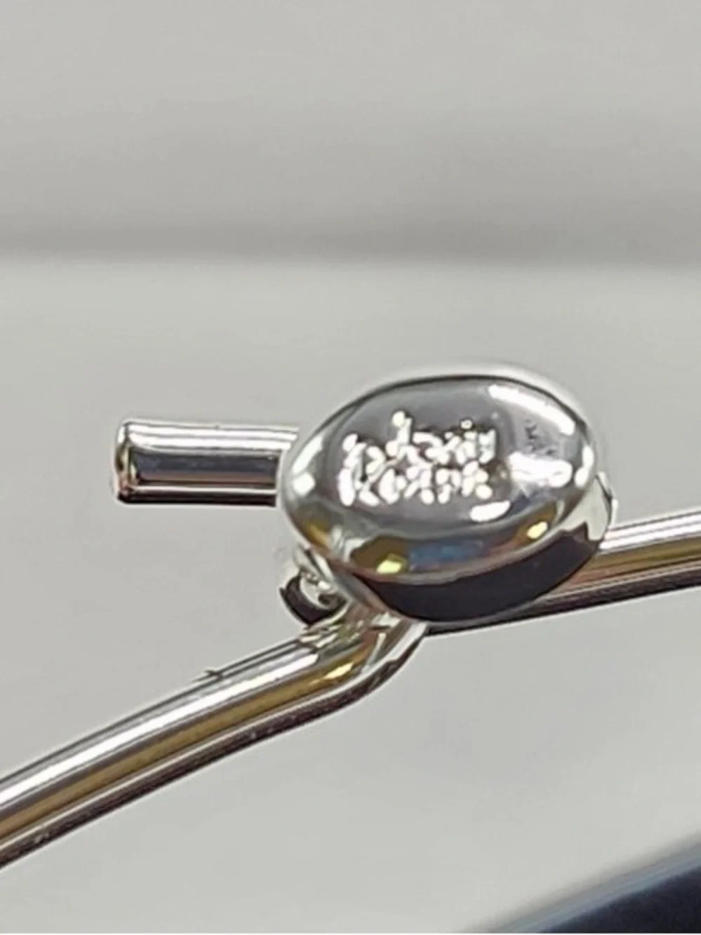 Signed Joan Rivers Gold Tone Tiger's Eye & White Cabochon Pendant Wire Necklace - Picture 6 of 8